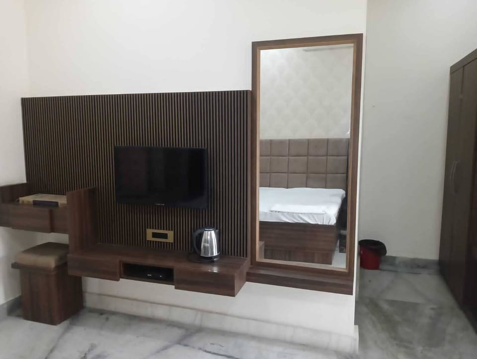 Deluxe Double Room, Balcony, Garden View | WiFi (free)