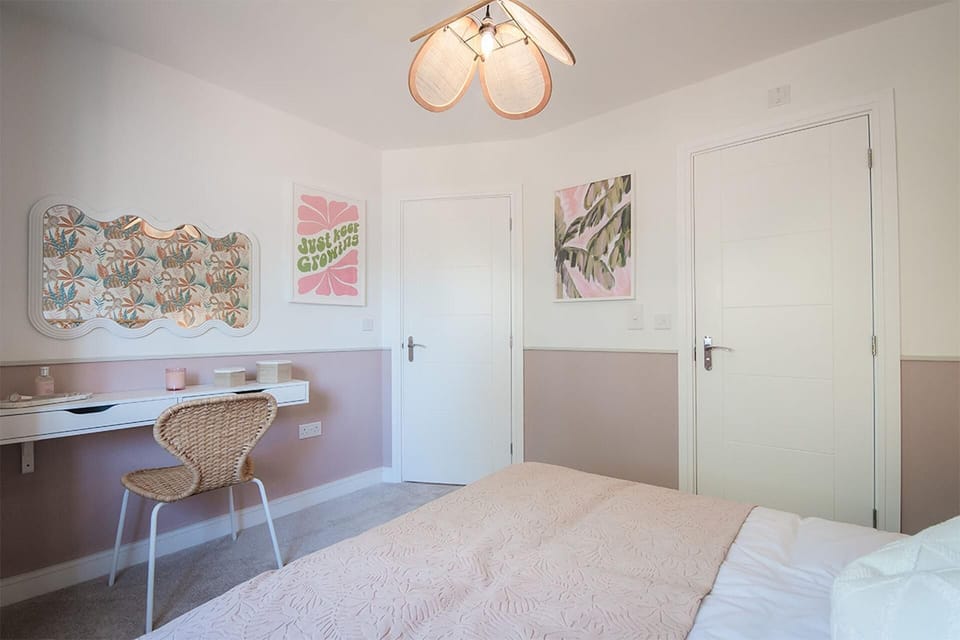 3 bedrooms, iron/ironing board, WiFi (free), bed sheets