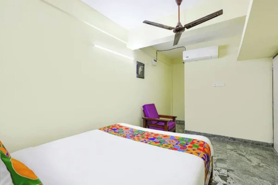 Egyptian cotton sheets, premium bedding, in-room safe, desk