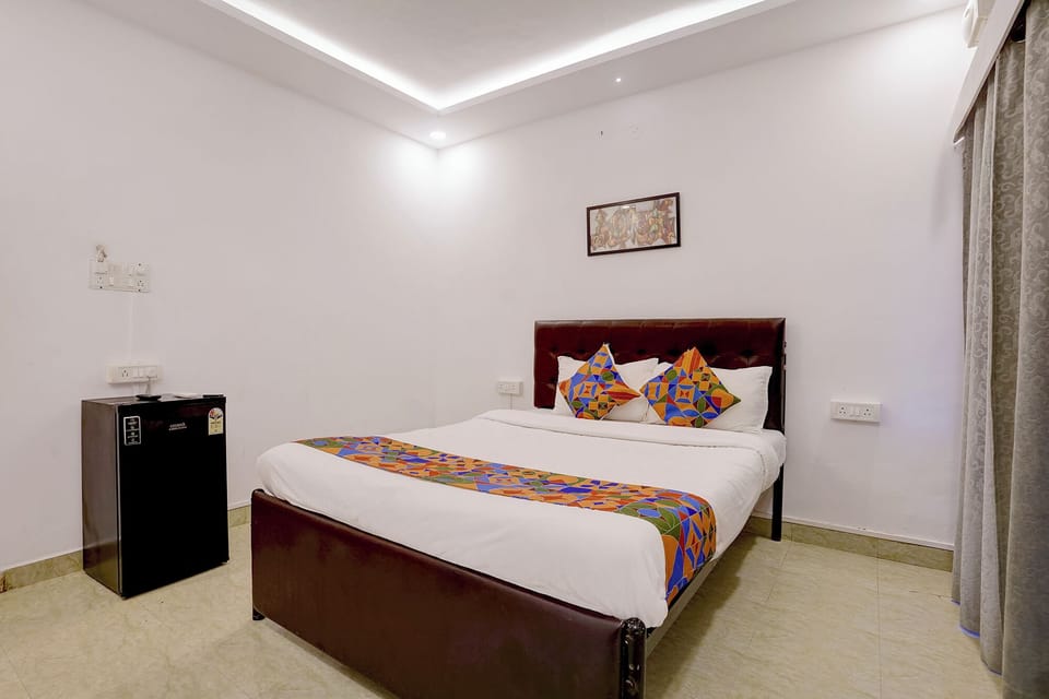 Egyptian cotton sheets, premium bedding, in-room safe, desk