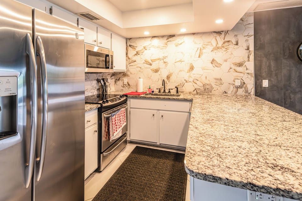 House, 3 Bedrooms | Private kitchen
