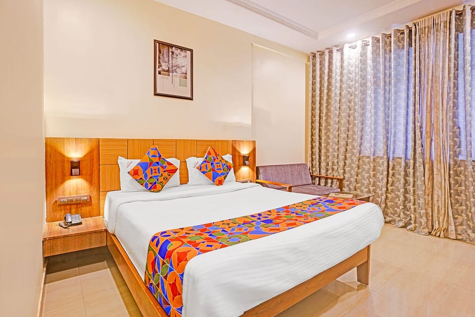 Deluxe Room | Egyptian cotton sheets, premium bedding, in-room safe, desk
