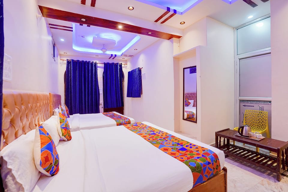 Egyptian cotton sheets, premium bedding, in-room safe, desk