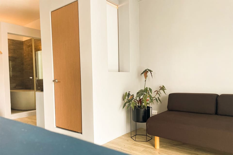 Deluxe High-Rise Mountain View Large Terrace - Double Room | Desk, bed sheets