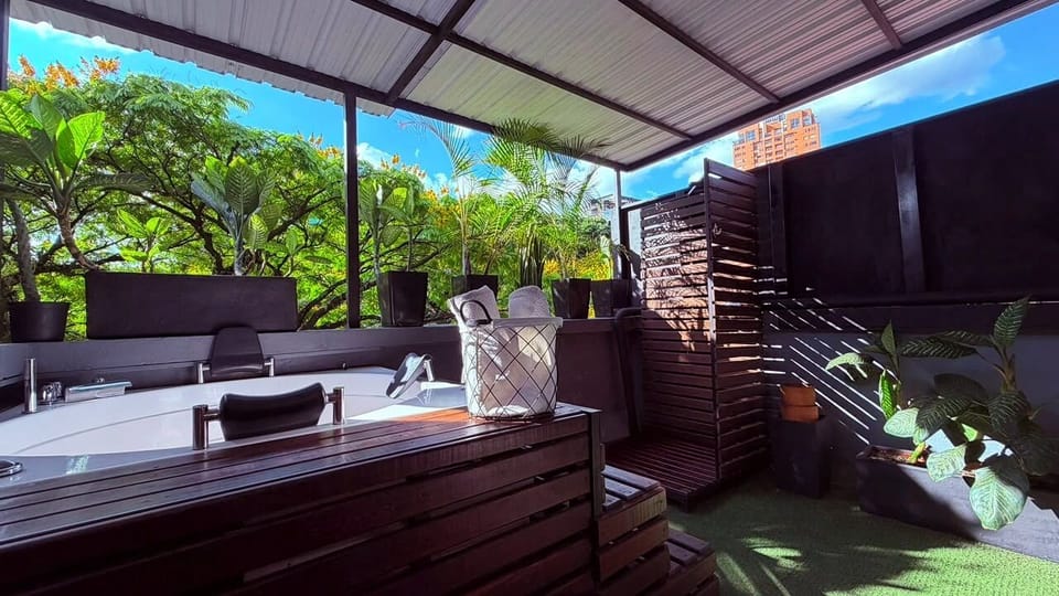 Outdoor spa tub