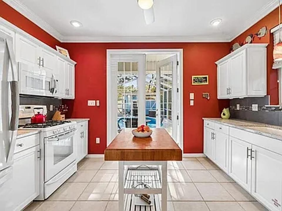 House, Multiple Beds (Blue Chip Escape) | Private kitchen