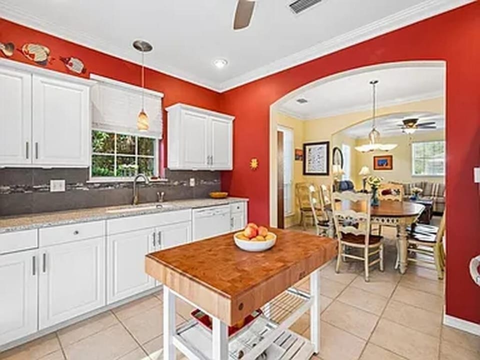 House, Multiple Beds (Blue Chip Escape) | Private kitchen