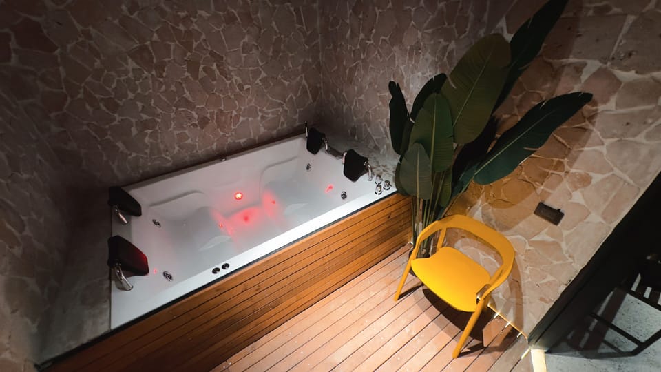 Indoor spa tub