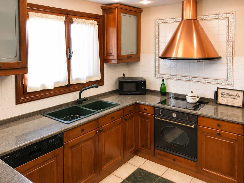 House | 3 bedrooms, high-speed internet
