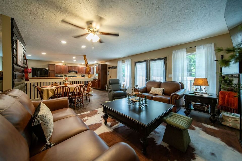 Living Room / Lounge