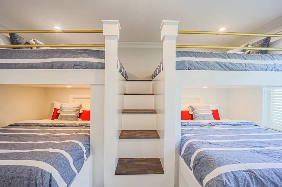 Full over queen size beds!!