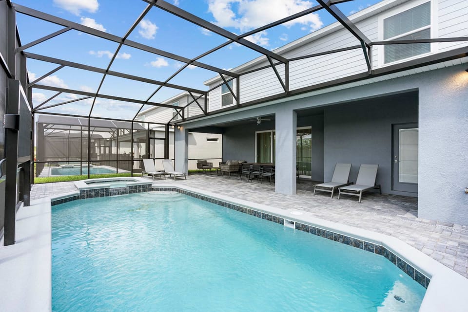 House | 8 bedrooms