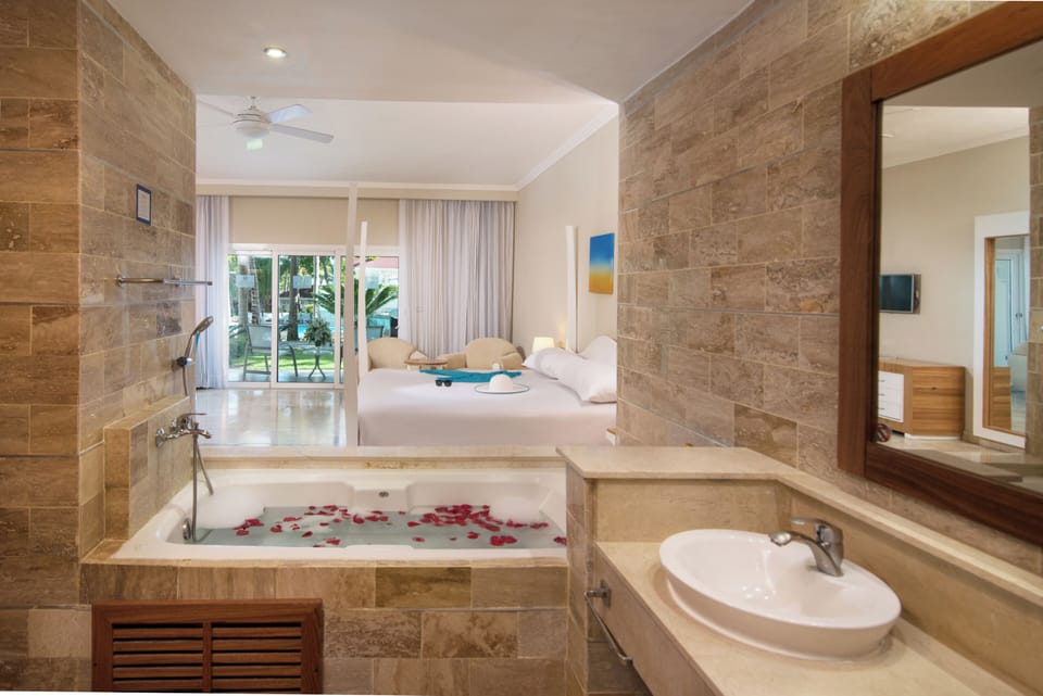 Towels, soap, shampoo, toilet paper