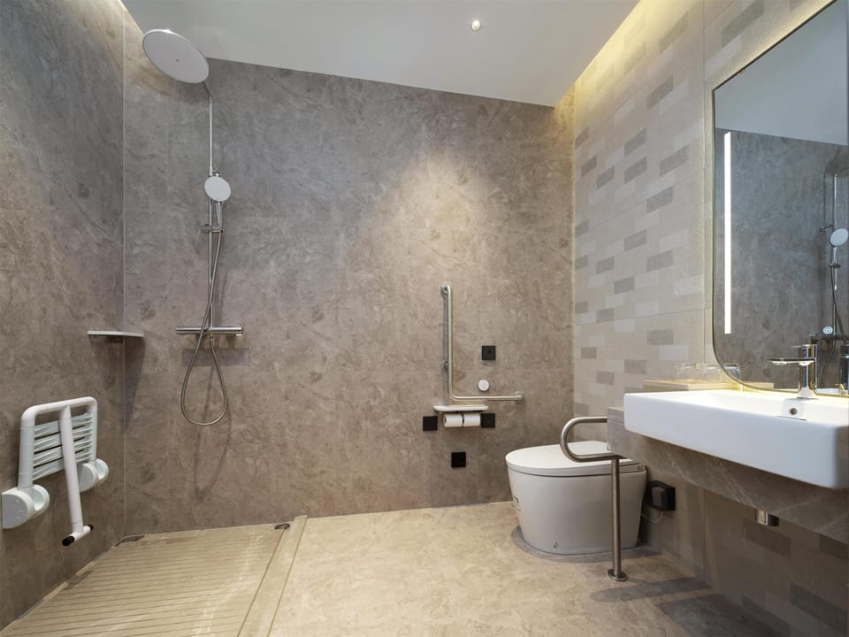 Room, 1 King Bed, Accessible | Bathroom shower