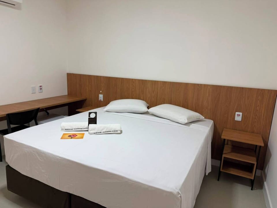 WiFi (free), bed sheets
