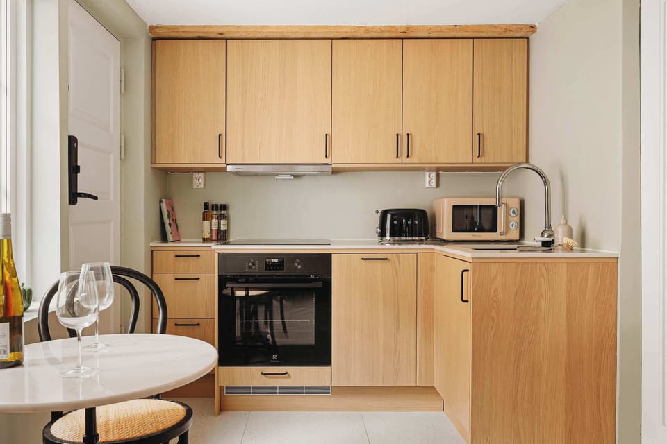Functional and stylish kitchen space with everything you need for a convenient stay.