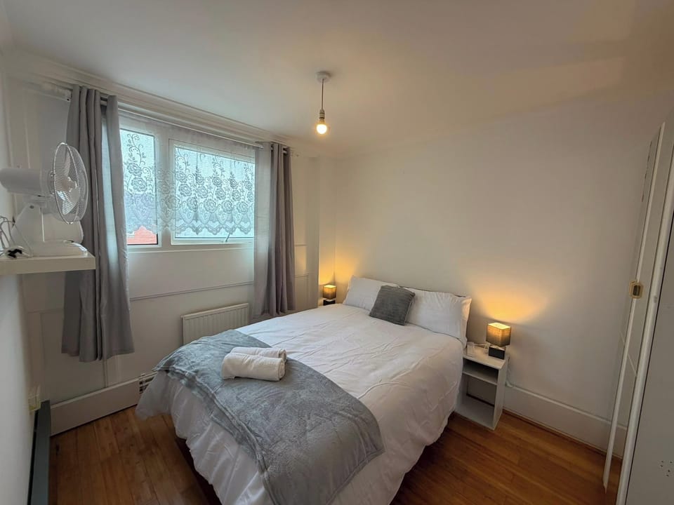 Wimbledon House For 6 People House in London