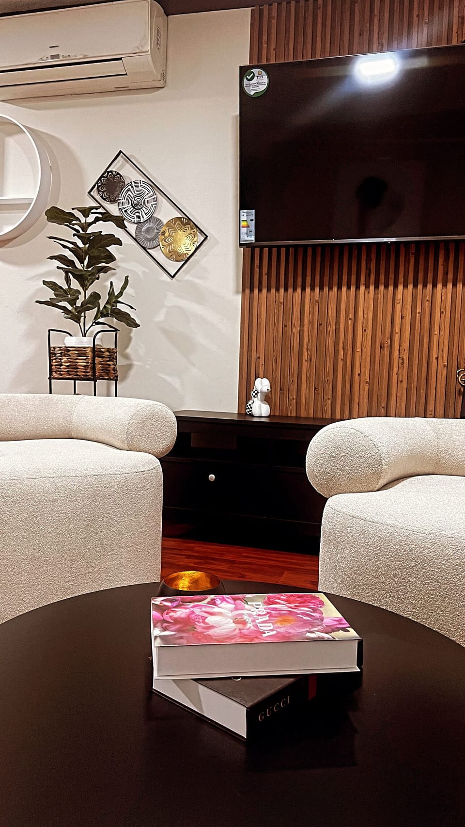 Deluxe Apartment, Balcony, Hill View | Interior