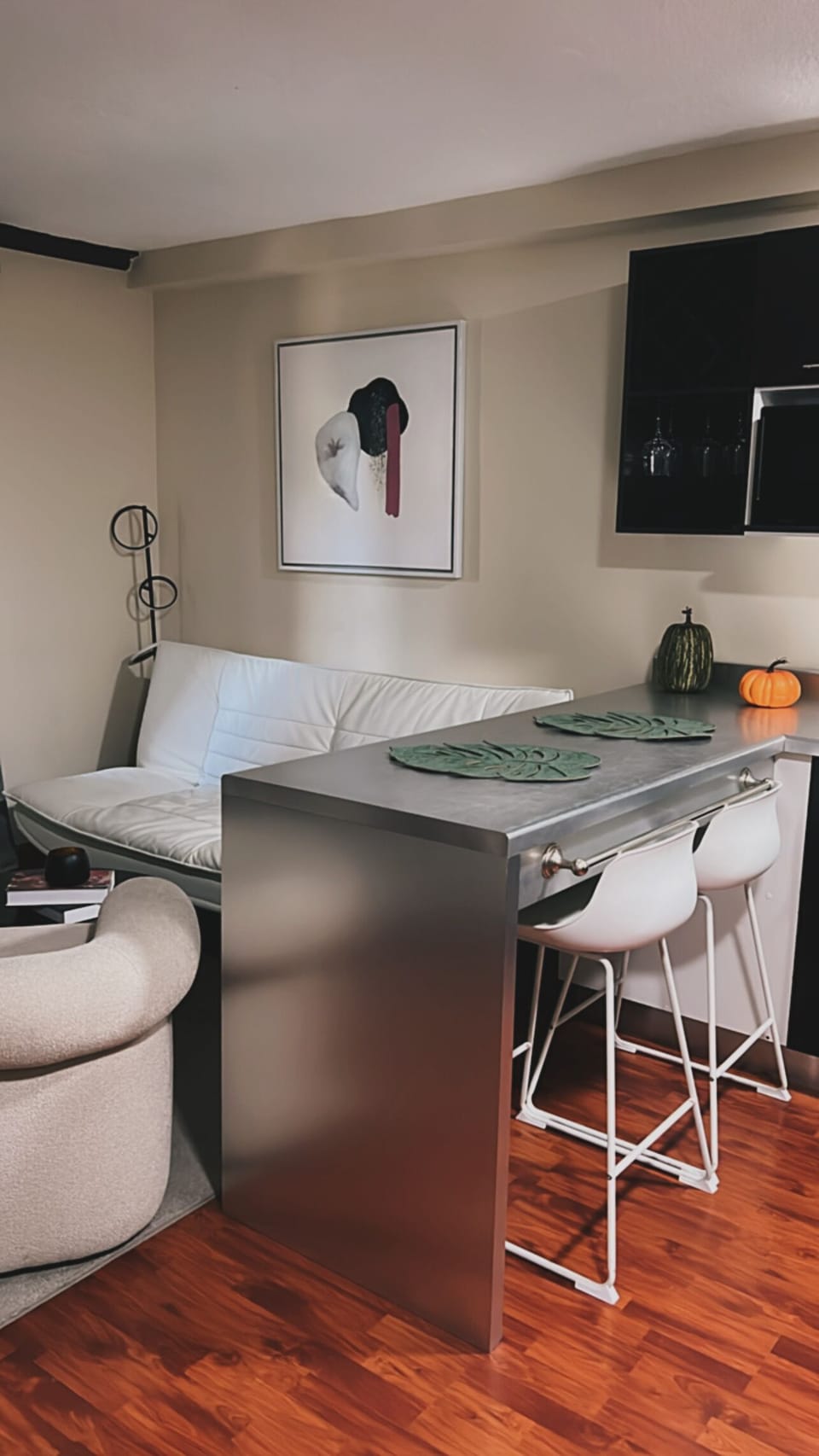 Deluxe Apartment, Balcony, Hill View | Interior