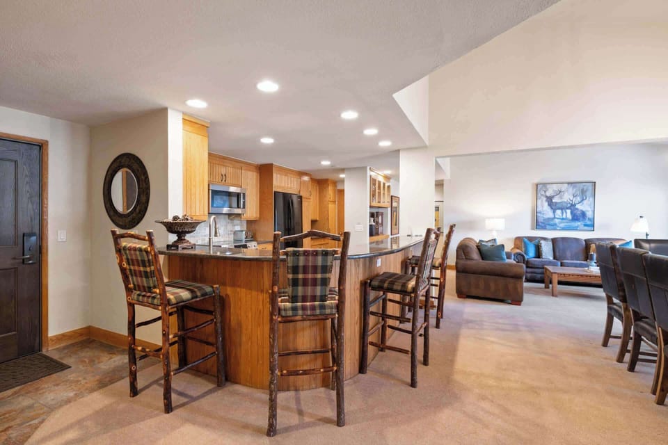 Kitchen: Drip coffee maker, Whirlpool refrigerator, Bosch stovetop, Bosch range, Bosch microwave, Bosch dishwasher, toaster, toaster oven, blender, kettle, cooking utensils, tableware 