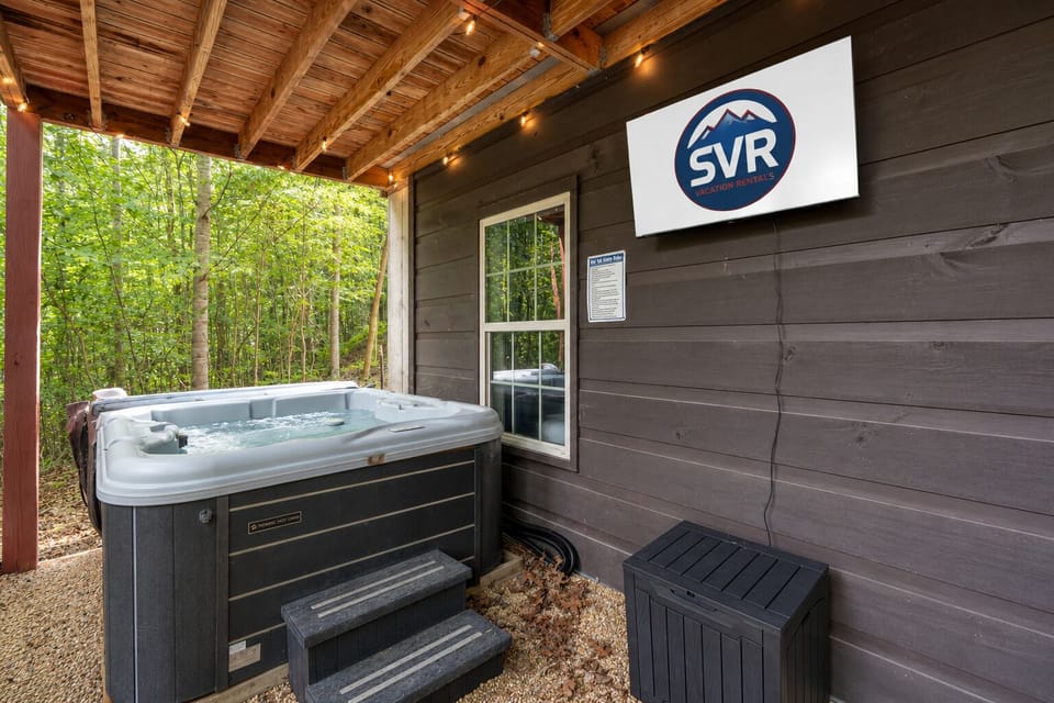 Indoor spa tub