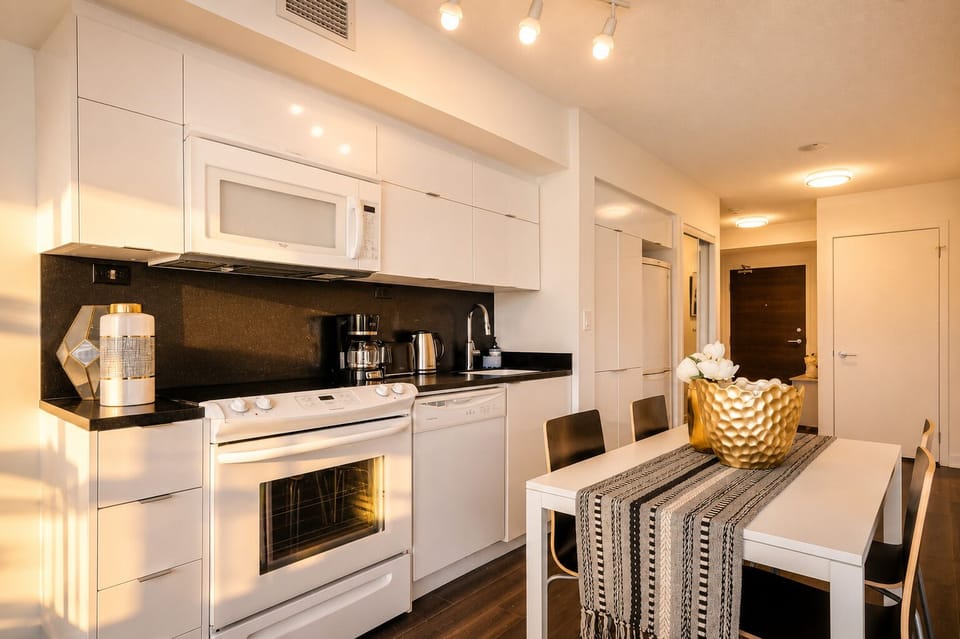 Coffee/tea maker, fridge, microwave, oven