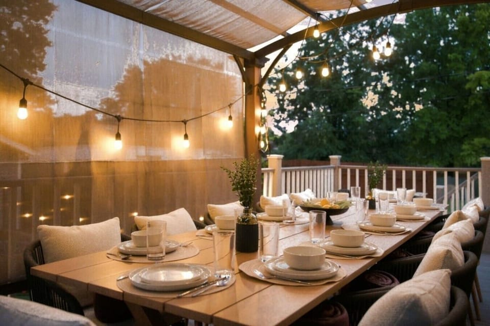 Outdoor dining