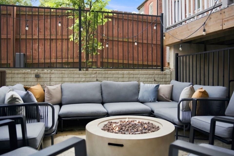 Settle into the spacious outdoor lounge for morning coffee, afternoon downtime, or relaxed conversation after exploring St. Louis.