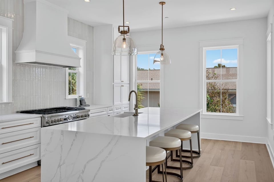 Gourmet Kitchen Island – High-end brass fixtures, dual dishwashers, and farmhouse sink for effortless meal prep