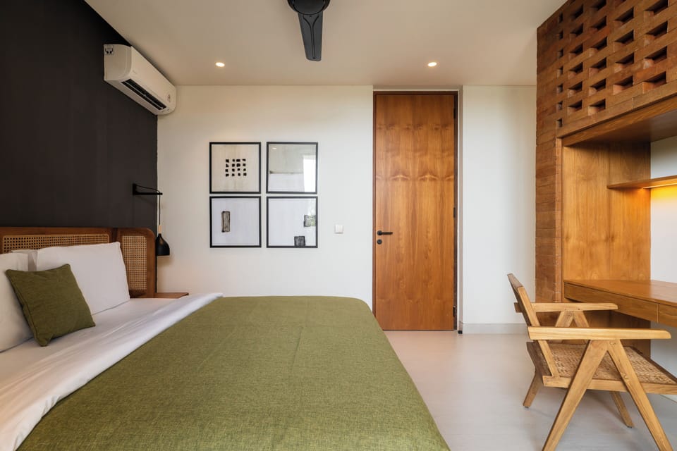 Deluxe Double Room, 1 King Bed, Balcony | Desk, laptop workspace, WiFi (free)