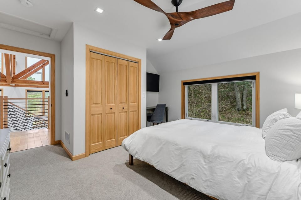 Snow Creek: Luxury New-Build Chalet, Amazing Spot (7694)