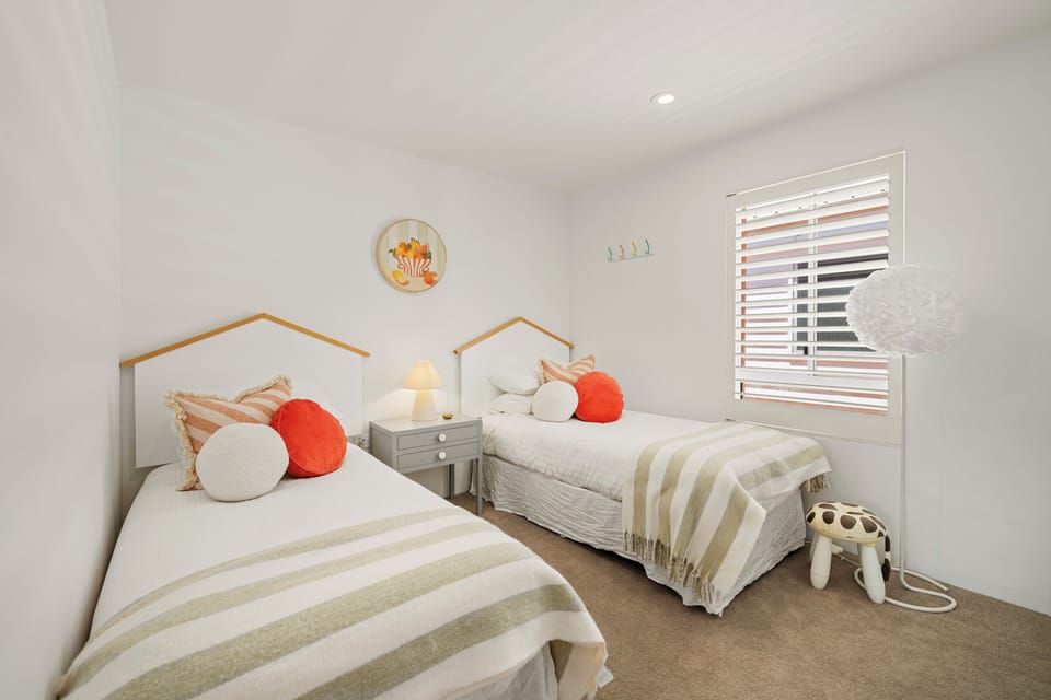 Luxury House, Ocean View | In-room safe, desk, laptop workspace, iron/ironing board