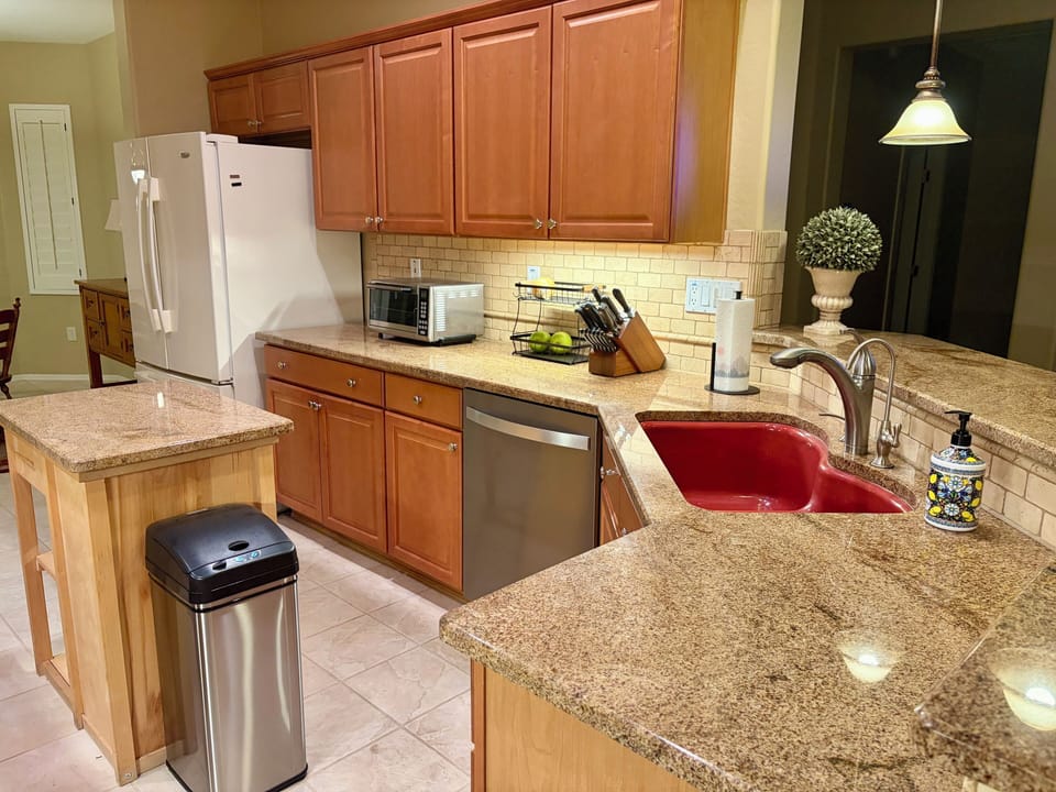 Kitchen refrigerator, toaster oven, dishwasher, & many sm appliances in pantry 