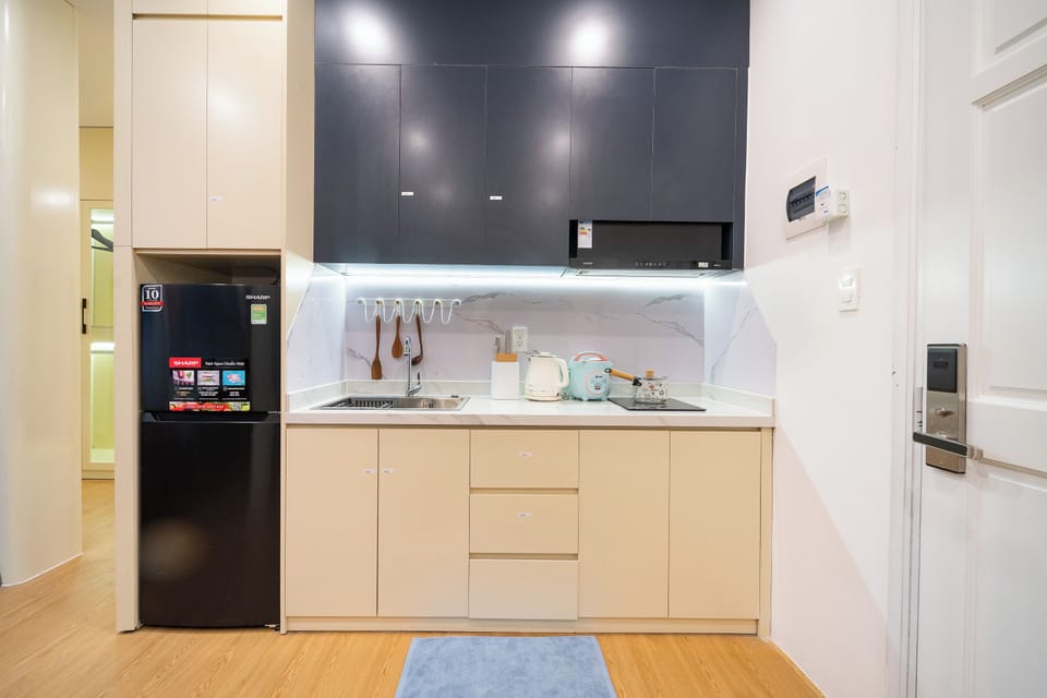 Signature Studio Suite, Balcony | Private kitchen