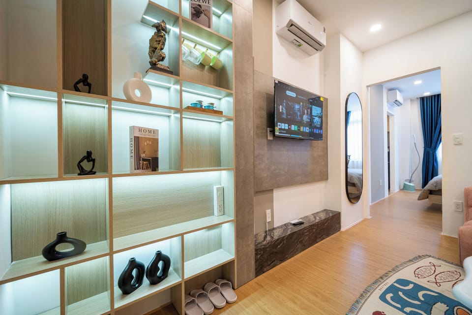 Premium Studio, 1 Queen Bed, Kitchen | Desk, laptop workspace, WiFi (free), bed sheets