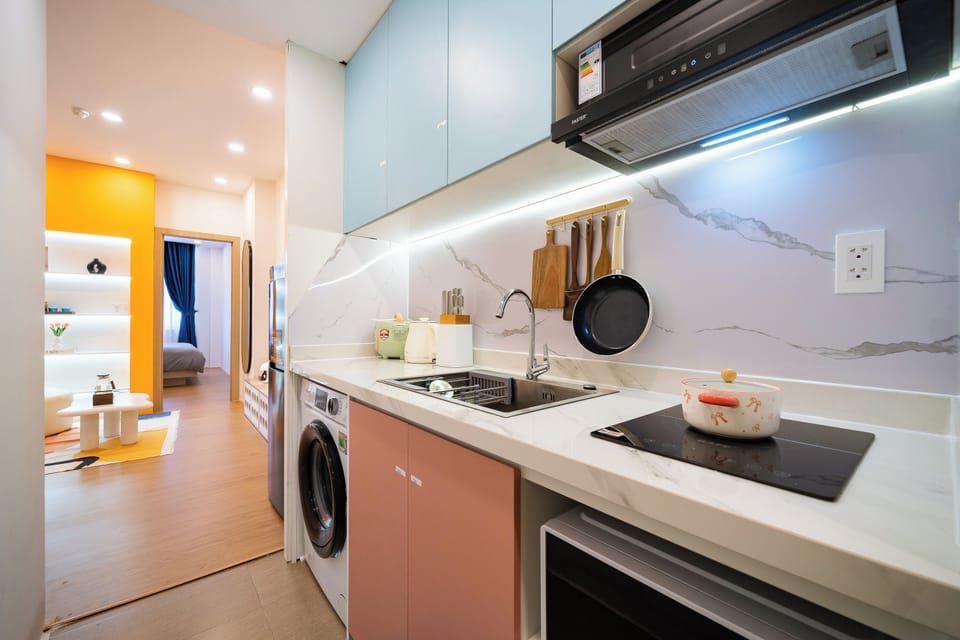 Design Studio, 1 Queen Bed, Kitchen | Private kitchen