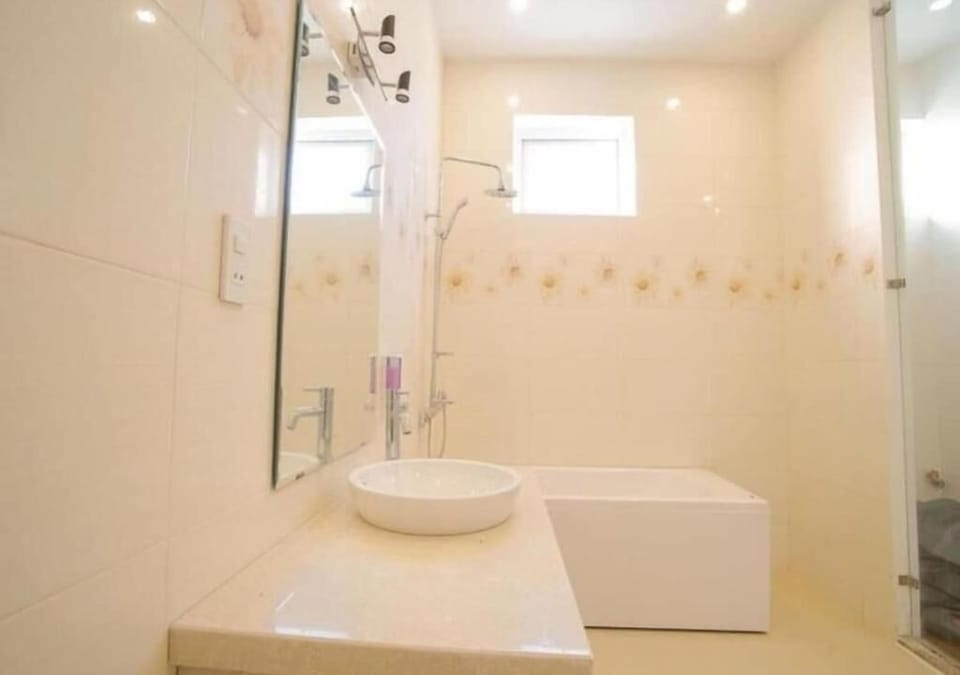 Superior Apartment, Balcony, City View | Bathroom | Free toiletries, soap, shampoo, toilet paper
