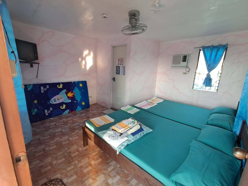 Basic Twin Room, Balcony | Bed sheets