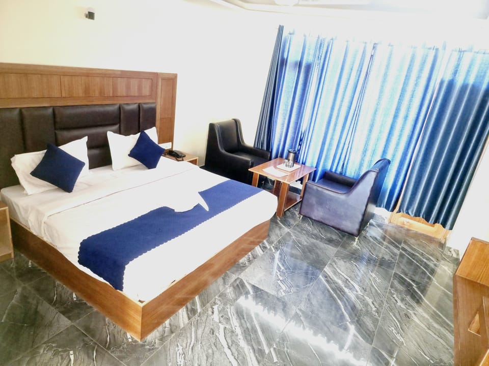 Deluxe Room | Rollaway beds (surcharge), bed sheets
