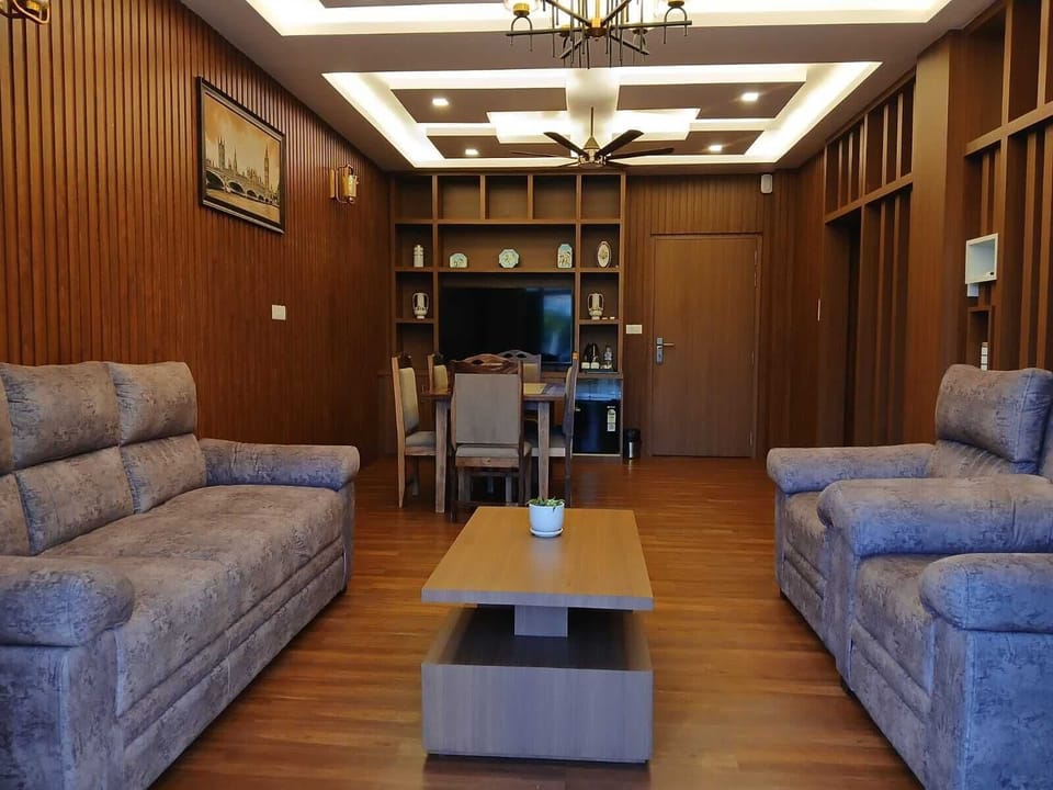 Grand Suite, Balcony, Pool View | Living area