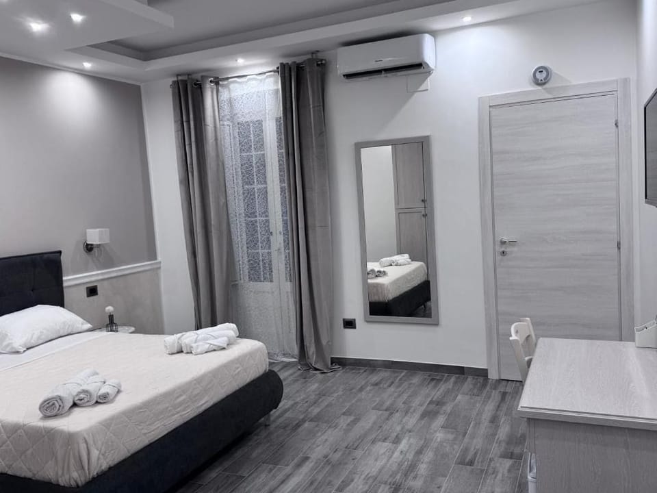 Deluxe Double Room | Desk, WiFi (free)