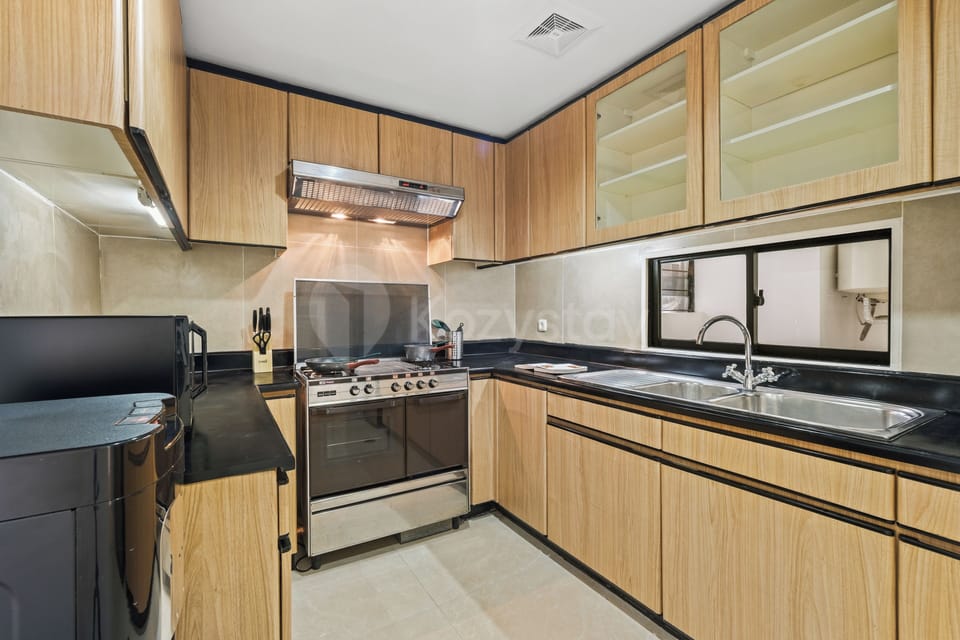 Apartment, 2 Bedrooms, City View | Private kitchen | Full-size fridge, microwave, stovetop, cookware/dishes/utensils