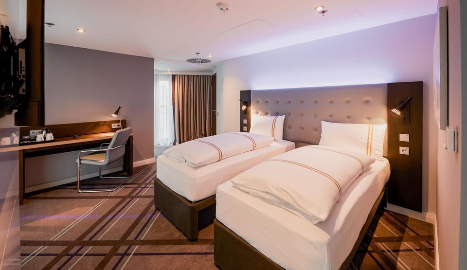 Standard Room, Non Smoking | Desk, laptop workspace, iron/ironing board, WiFi (free)