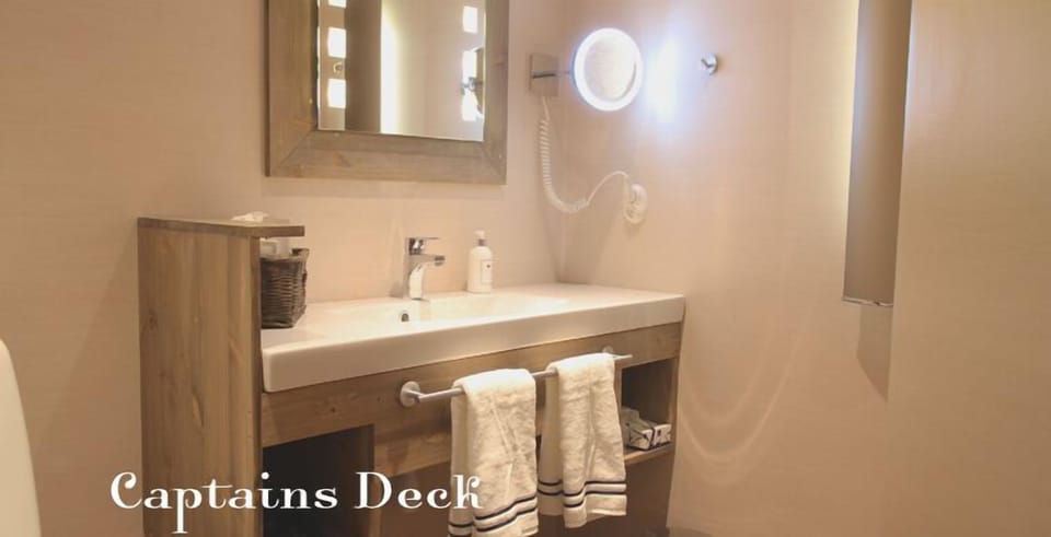 Decks | Bathroom | Towels, soap, toilet paper