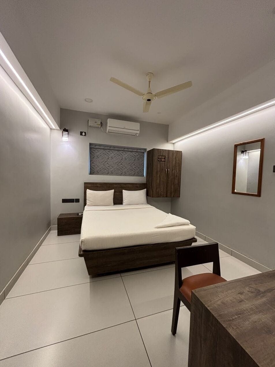 Standard Double Room | Desk, laptop workspace, WiFi (free)