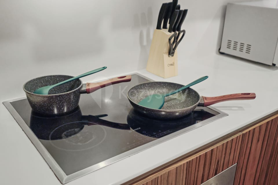 Apartment, 2 Bedrooms, City View | Private kitchen | Full-size fridge, microwave, oven, stovetop