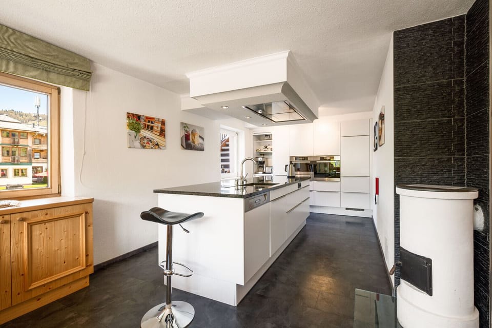 Hochfilzen vacation rental with full kitchen, island, oven, steam cooker and practical space for families or group stays in the Alps.