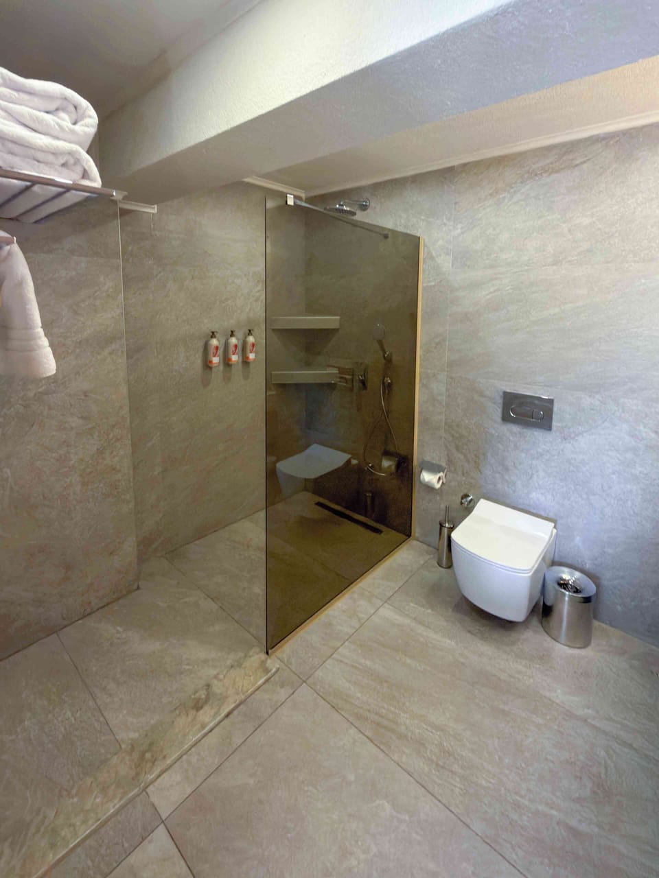 Comfort Room, Garden View | Bathroom | Shower, free toiletries, hair dryer, towels