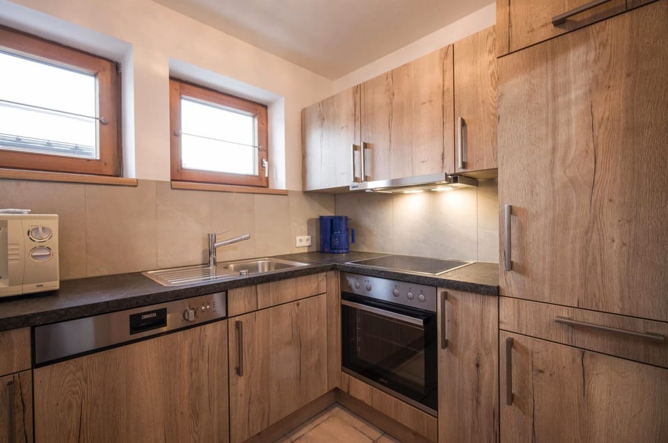 Westendorf vacation apartment with equipped kitchen, oven, dishwasher, coffee maker and practical setup for self-catering mountain stays.