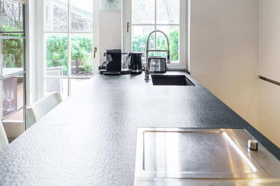 Book a Kitzbühel vacation apartment with quality kitchen, large countertop, modern finishes and location near Streif and old town.